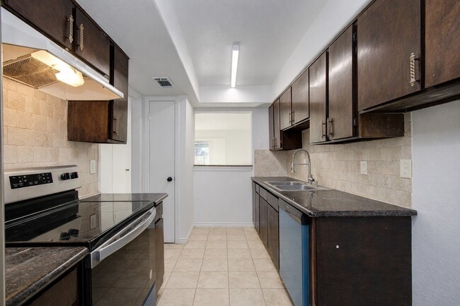 Photo - 7902 Grove Ridge Dr