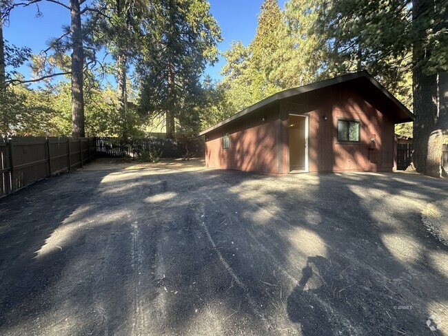 Building Photo - Newly Remodeled 1 Bedroom Rental