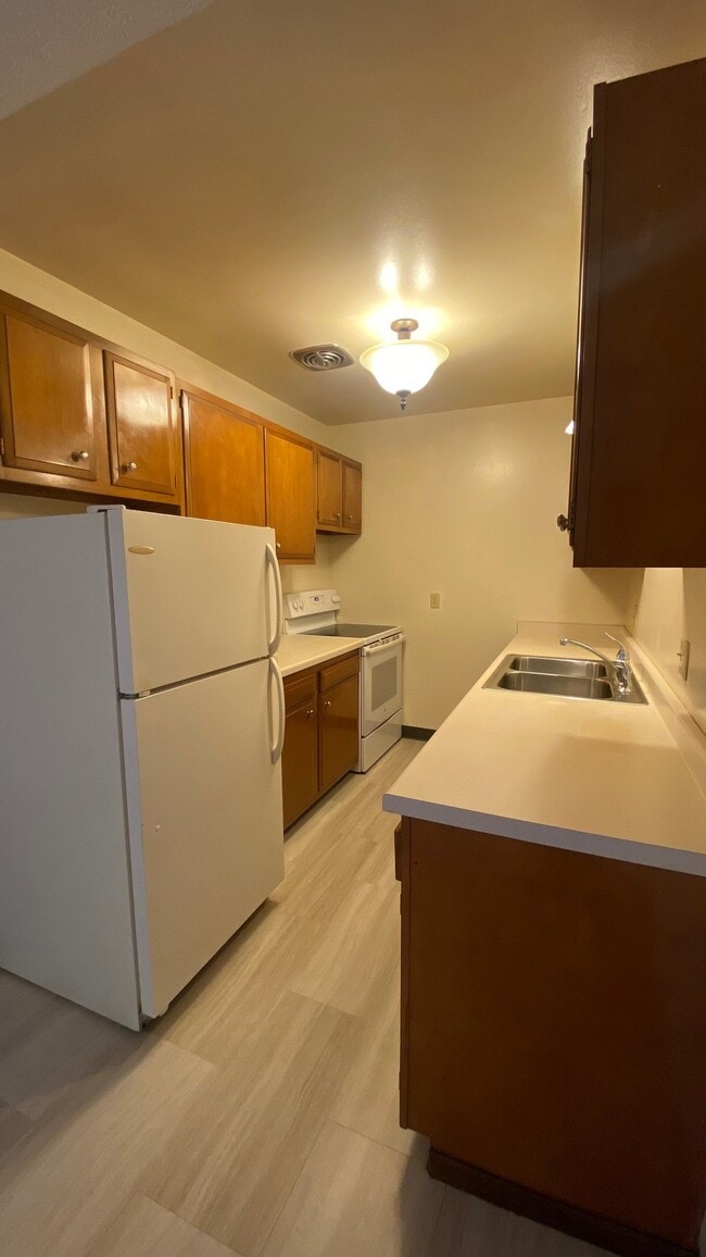 Lawnview Apartments