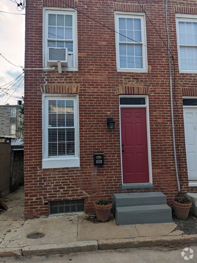 Front - 1528 Olive St Rental
