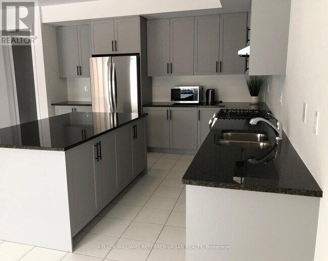 Photo - 1466 Stovell Cres