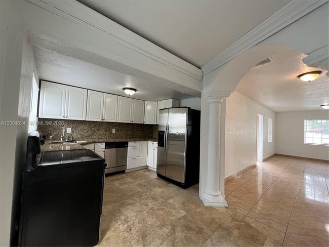 Building Photo - 9870 Nicaragua Dr