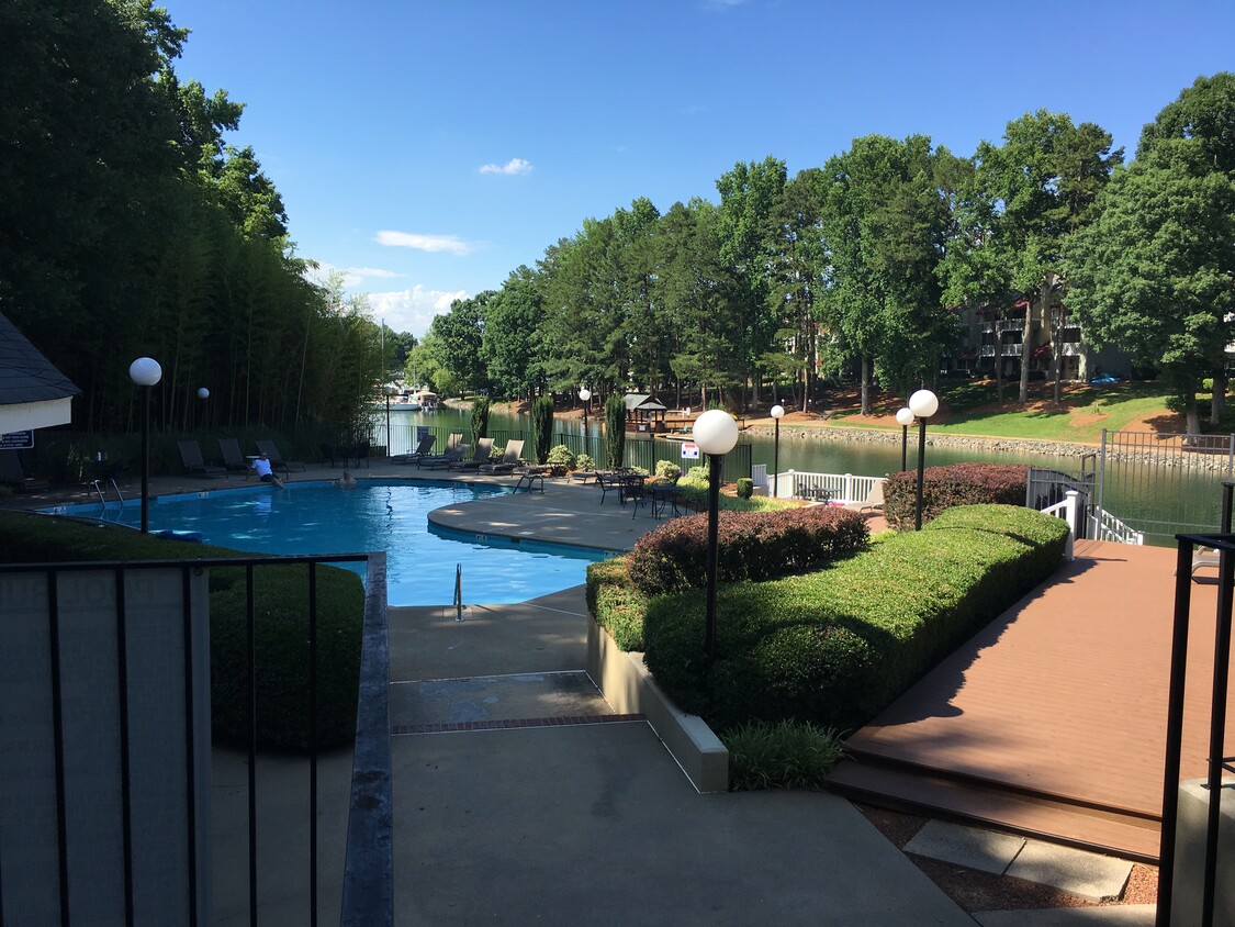 Photo - 19909 Henderson Rd (Cornelius, NC)