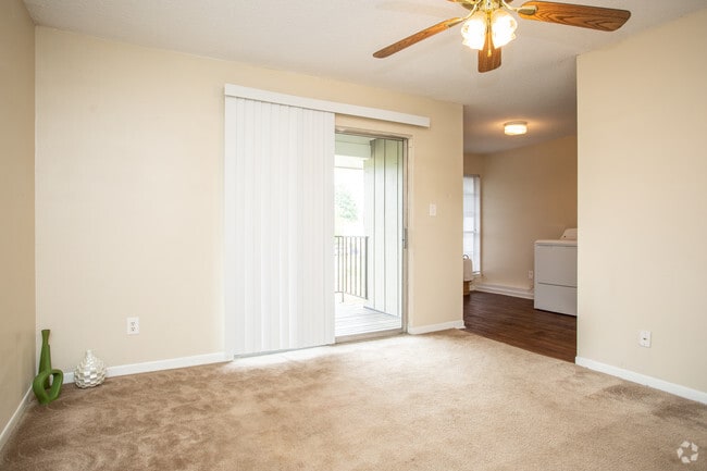 1BD/1BA - 650 SF Living Room