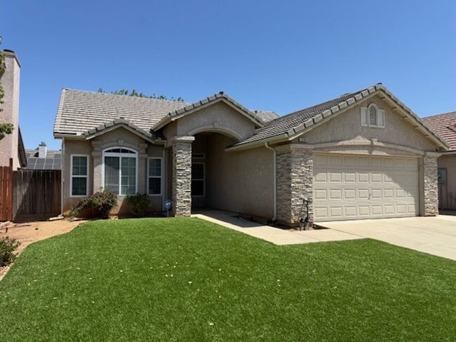 Beautiful 3 Bedrooms 2 Baths - Beautiful 3 Bedrooms 2 Baths House
