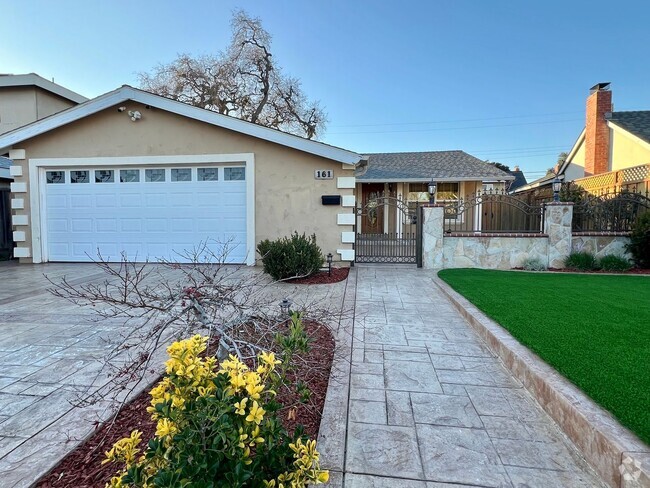 Building Photo - Beautifully remodeled one story house in B...