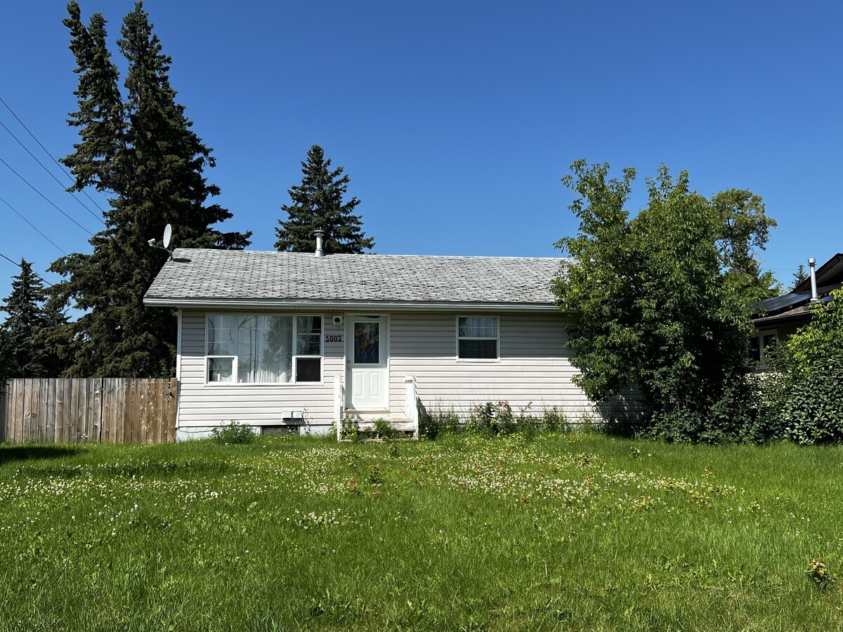 Photo - 5002-5048 48 St