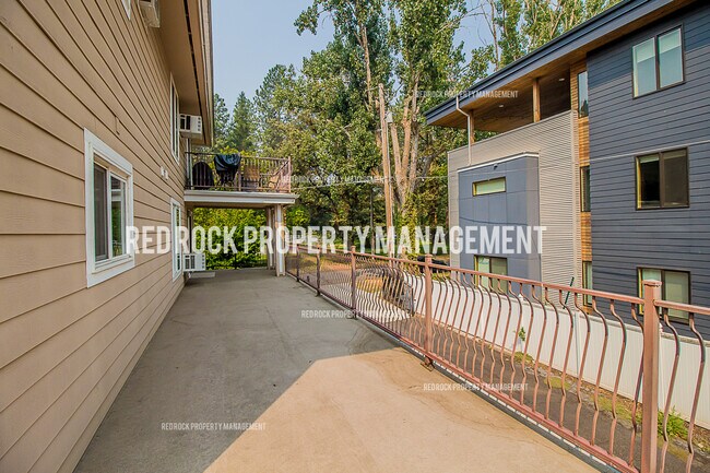 Photo - 215 S Chestnut St