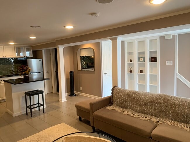 986 Third Ave Unit Studio apartment