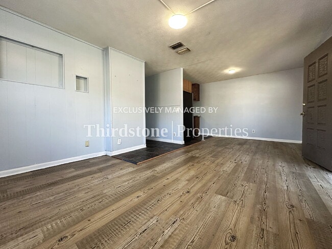 Photo - 3323 Martha St