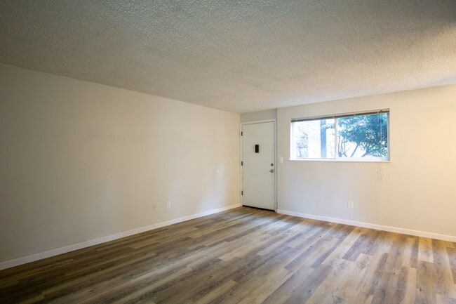 Photo - Ground Floor 2 Bdr Close to the Heart of Multnomah Village! Unit 3932