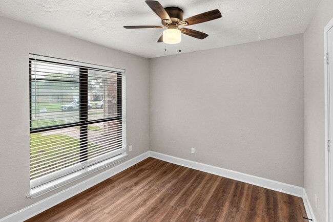Photo - 14910 Grassington Dr