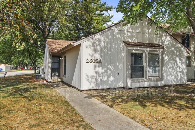 Building Photo - 2302A Melrose Dr