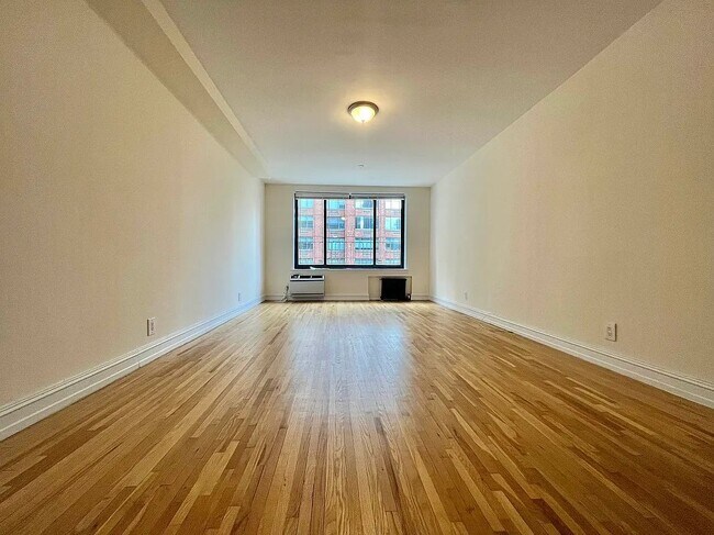 1570 1st Ave Unit 3D