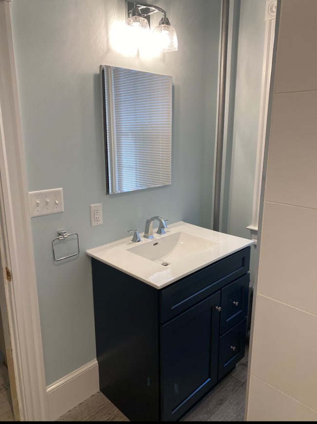 Bathroom - 10 Reservoir St Unit 10