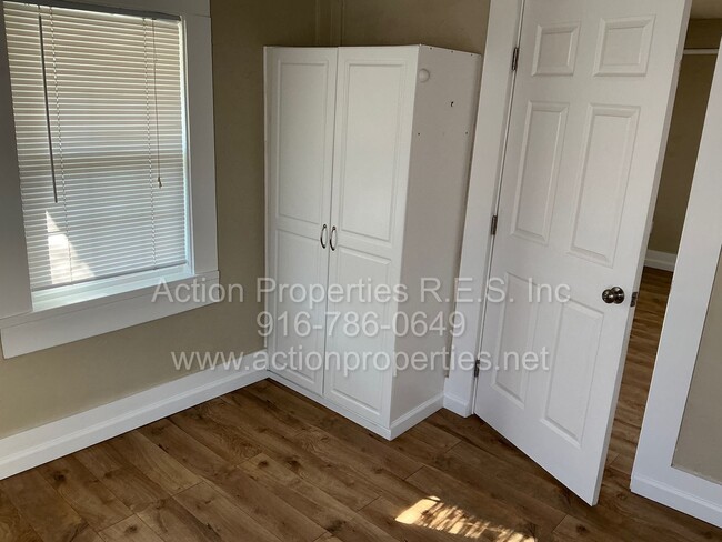 Photo - Central Roseville Bungalow 2 bedroom 1 Bathroom, Street Parking, Shed, No Yard