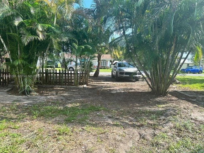 Building Photo - 226 SW 11th St Unit 1