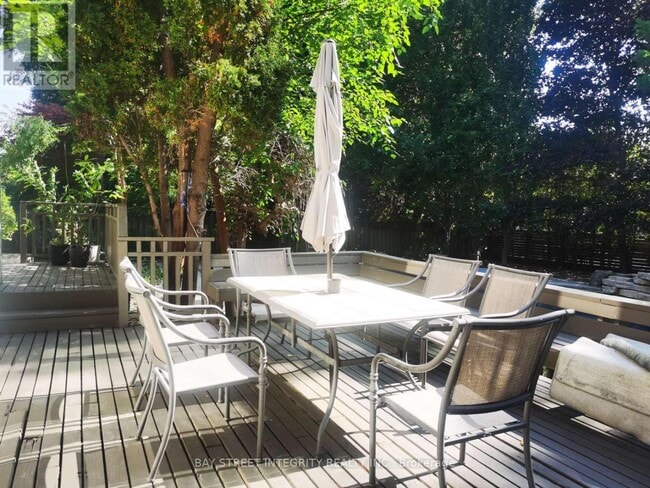 Photo - 155 Renaissance Ct