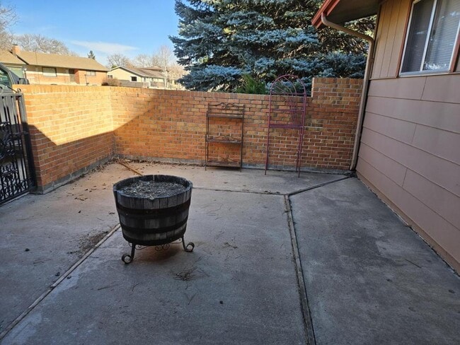 Photo - 2425 Emery St