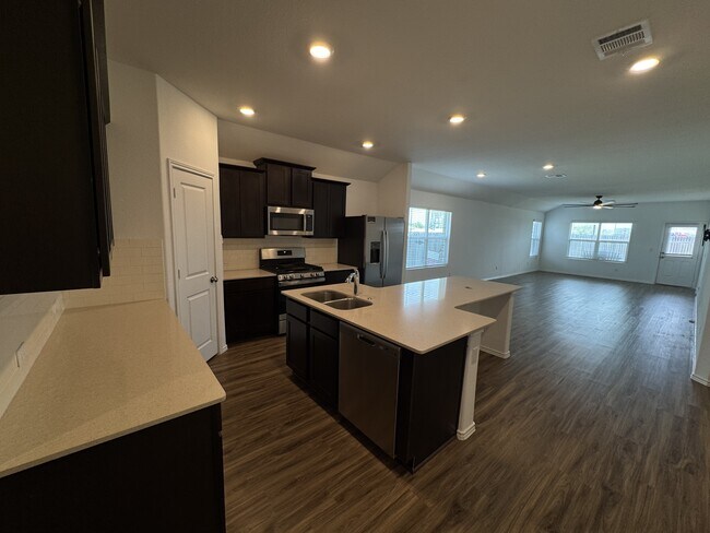 237 Escondido Cir