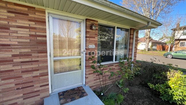 6606 NE Hassalo St Unidad 6606