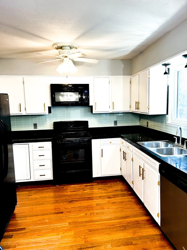 Photo - 745 Northrup Ave NW