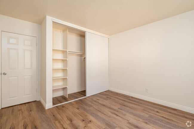 1BR, 1BA - 594SF - Bedroom