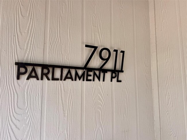 Photo - 7911 Parliament Pl