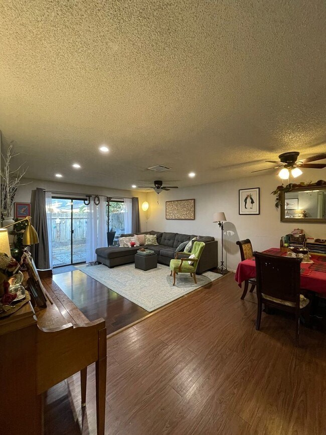 Photo - 242 N Crenshaw St