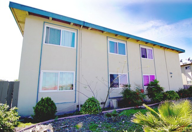 Photo - 1594 Adams Avenue