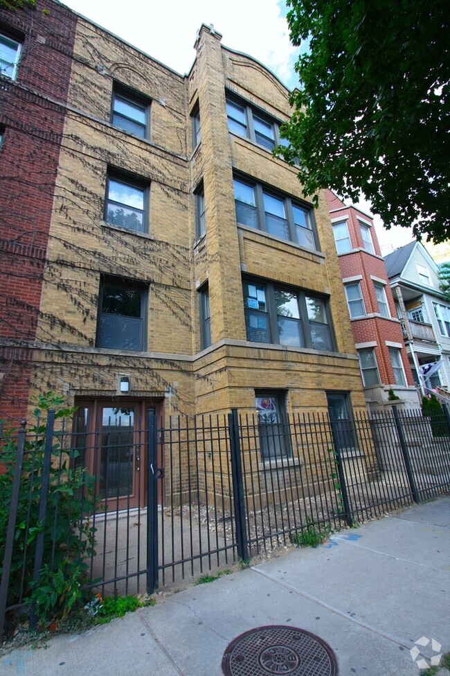 Building Photo - 1120 W Addison St Rental