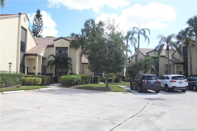 Photo - 3960 SW Greenwood Way Condo Unit B