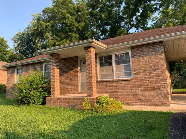 Building Photo - Walnut Grove House 3 Bedroom 1 Bath + covered car port!