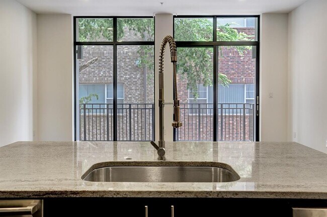 Photo - 4820 Caroline St