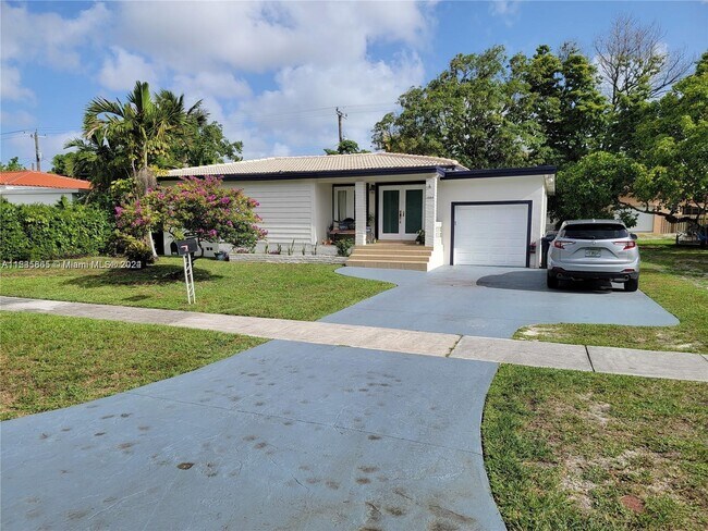 Photo - 1050 Falcon Ave