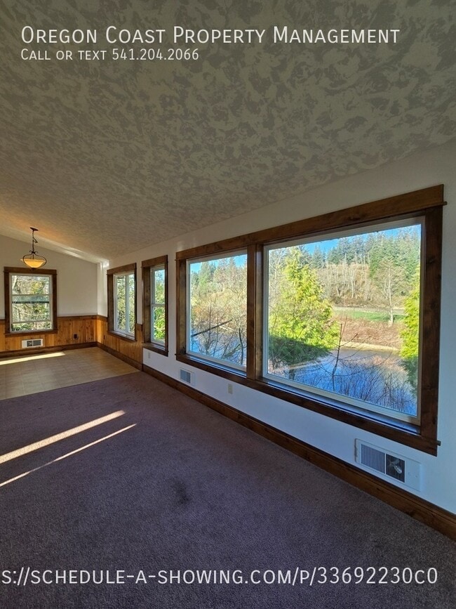 Photo - 1025 Wilson River Loop