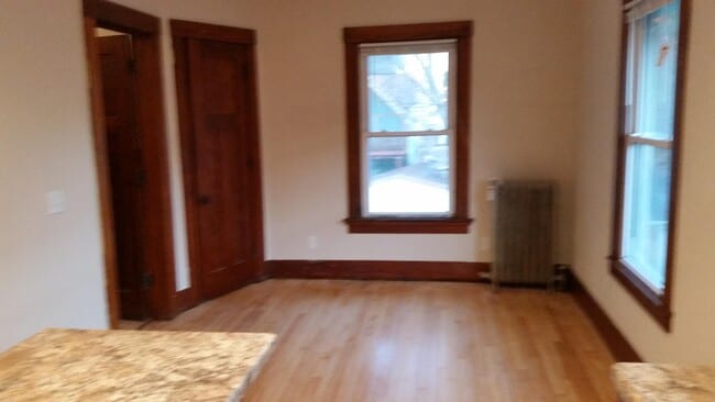 Sala de estar - 2045 E Washington Ave Unidad 3