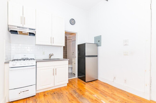 Photo - 480 Greene Ave Unidad 2R