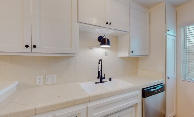 Photo - 1827 Manning Ave