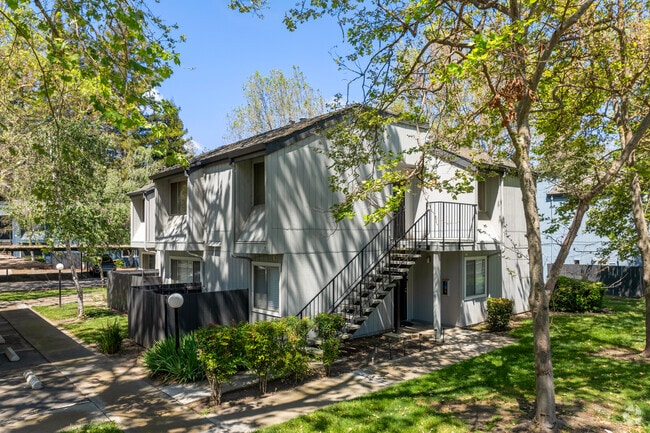 Primario - Sunpointe Condominiums