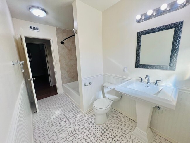 Photo - 4BR House in Clairemont with a 2 Car Garage, AC, and W/D Hookups