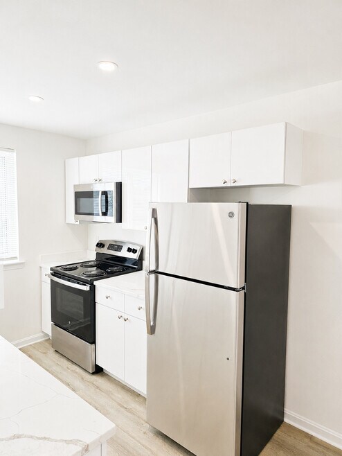 Apt 208- Modern Kitchen
