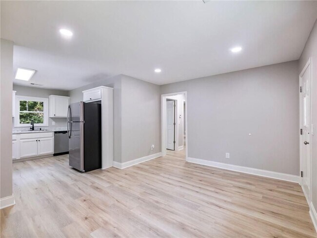 Photo - 2862 Argyle Dr NW