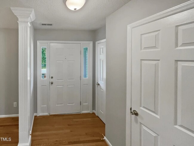 Entrada - 4013 Ellisfield Dr