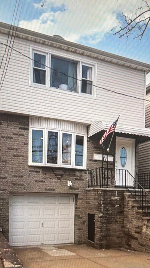 Photo - 157 Roosevelt Ave House