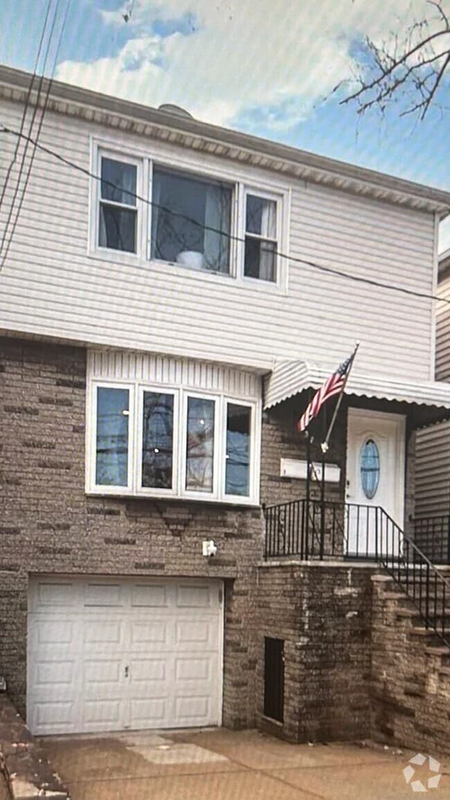 Building Photo - 157 Roosevelt Ave Rental