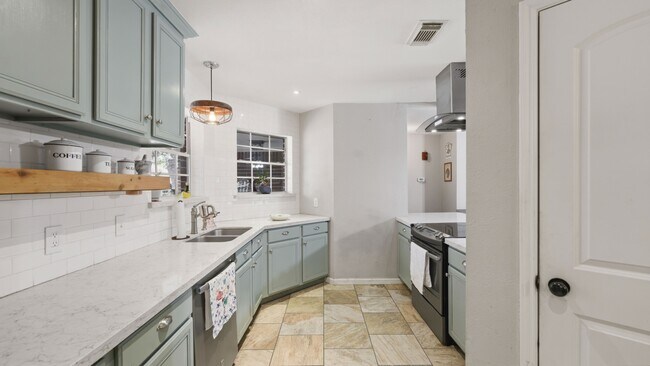 Photo - 19 Pebblebrook Ln