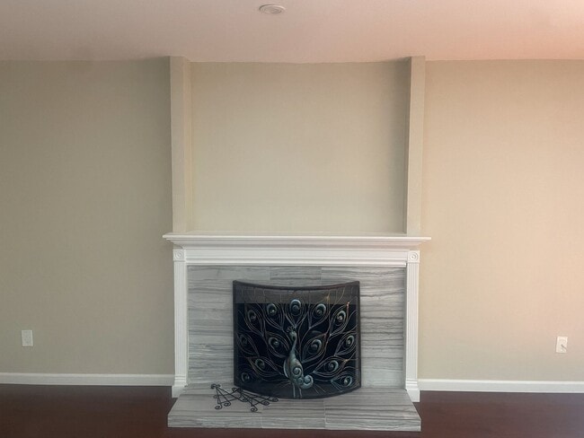 1215 Club Dr