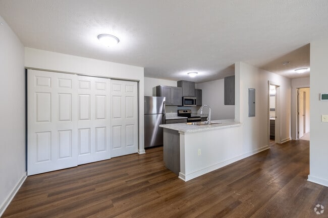 2BR, 1BA - 940SF