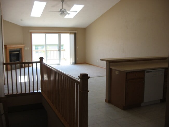 Photo - 605 Kramer Ln